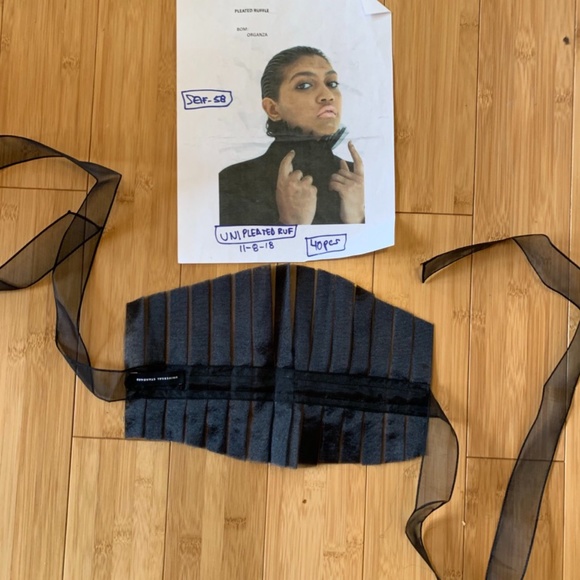 Universal Standard Accessories - Universal Standard Neck Ruff